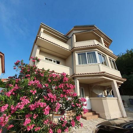 Apartments Kim Раб Екстериор снимка