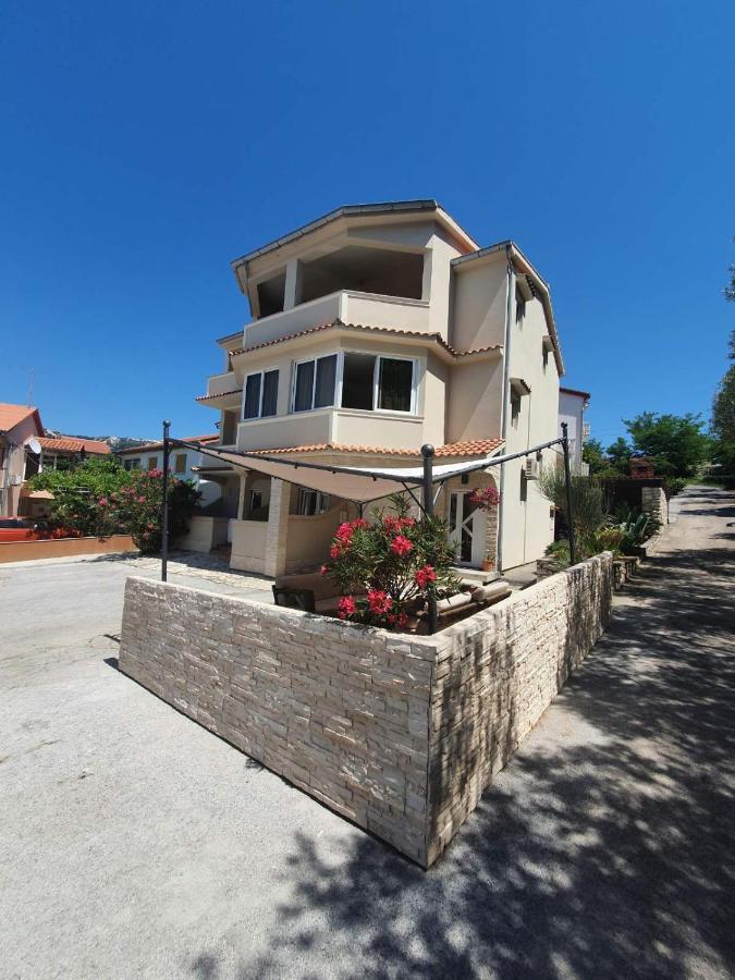 Apartments Kim Раб Екстериор снимка