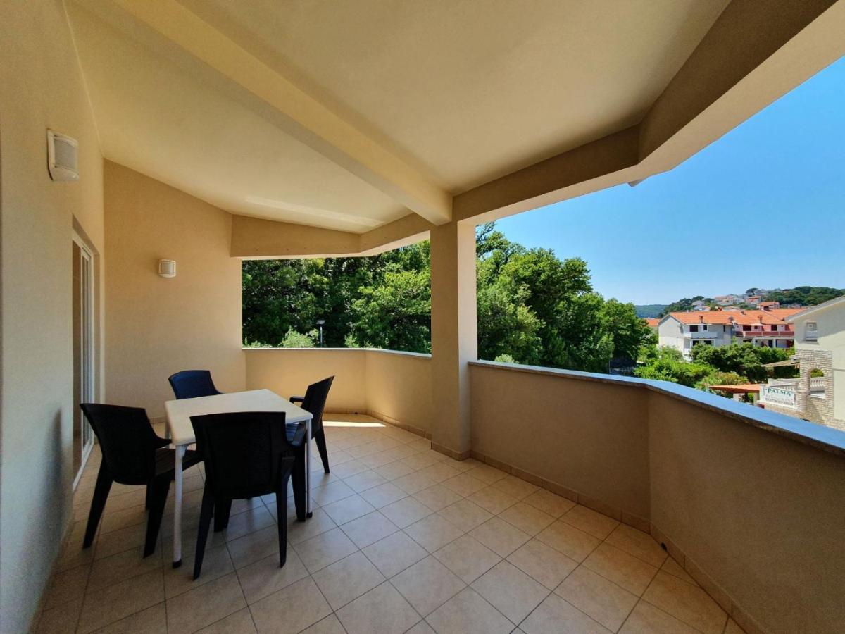 Apartments Kim Раб Екстериор снимка