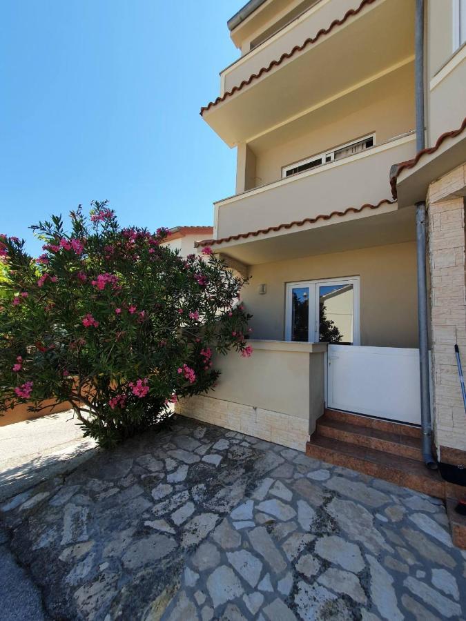 Apartments Kim Раб Екстериор снимка