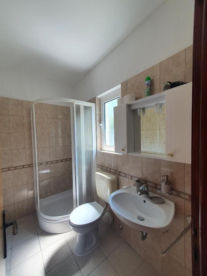 Apartments Kim Раб Екстериор снимка