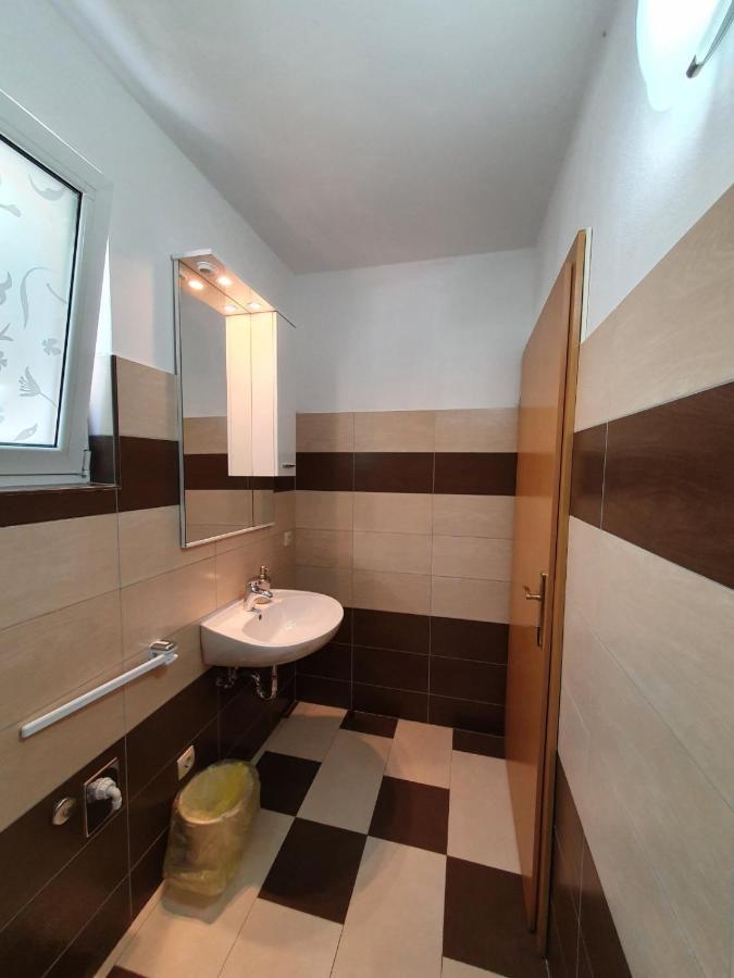 Apartments Kim Раб Екстериор снимка