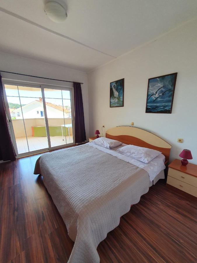Apartments Kim Раб Екстериор снимка
