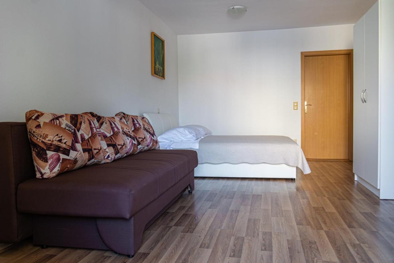 Apartments Kim Раб Екстериор снимка