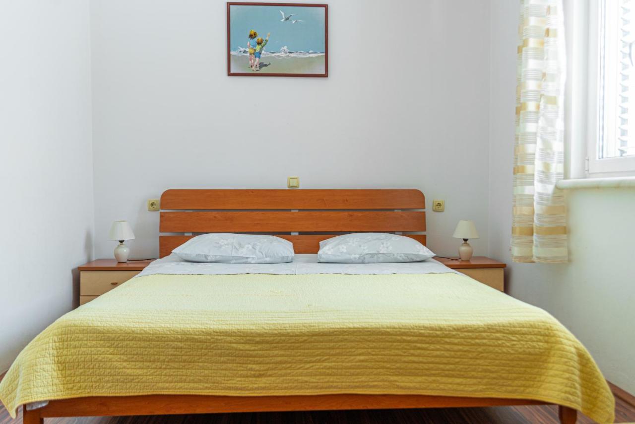 Apartments Kim Раб Екстериор снимка