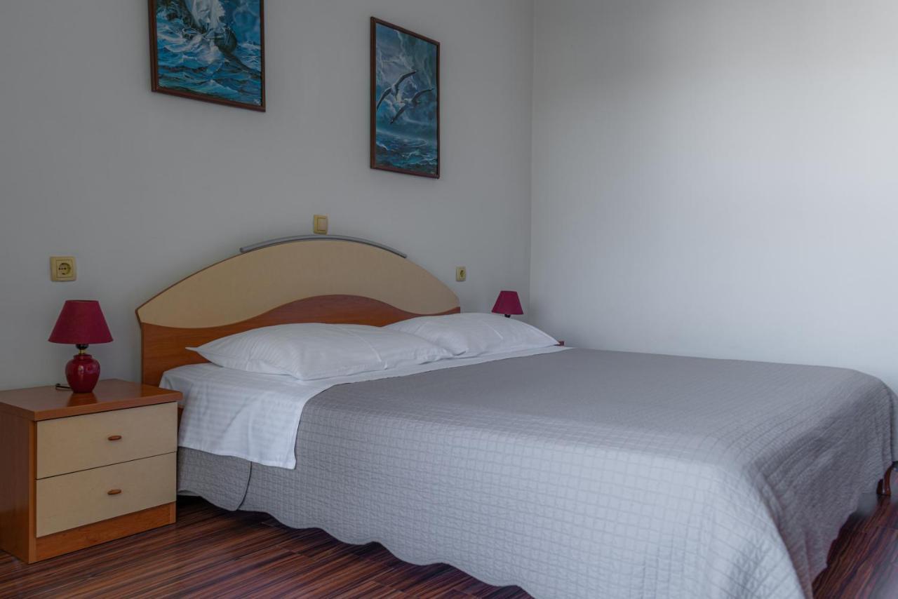 Apartments Kim Раб Екстериор снимка