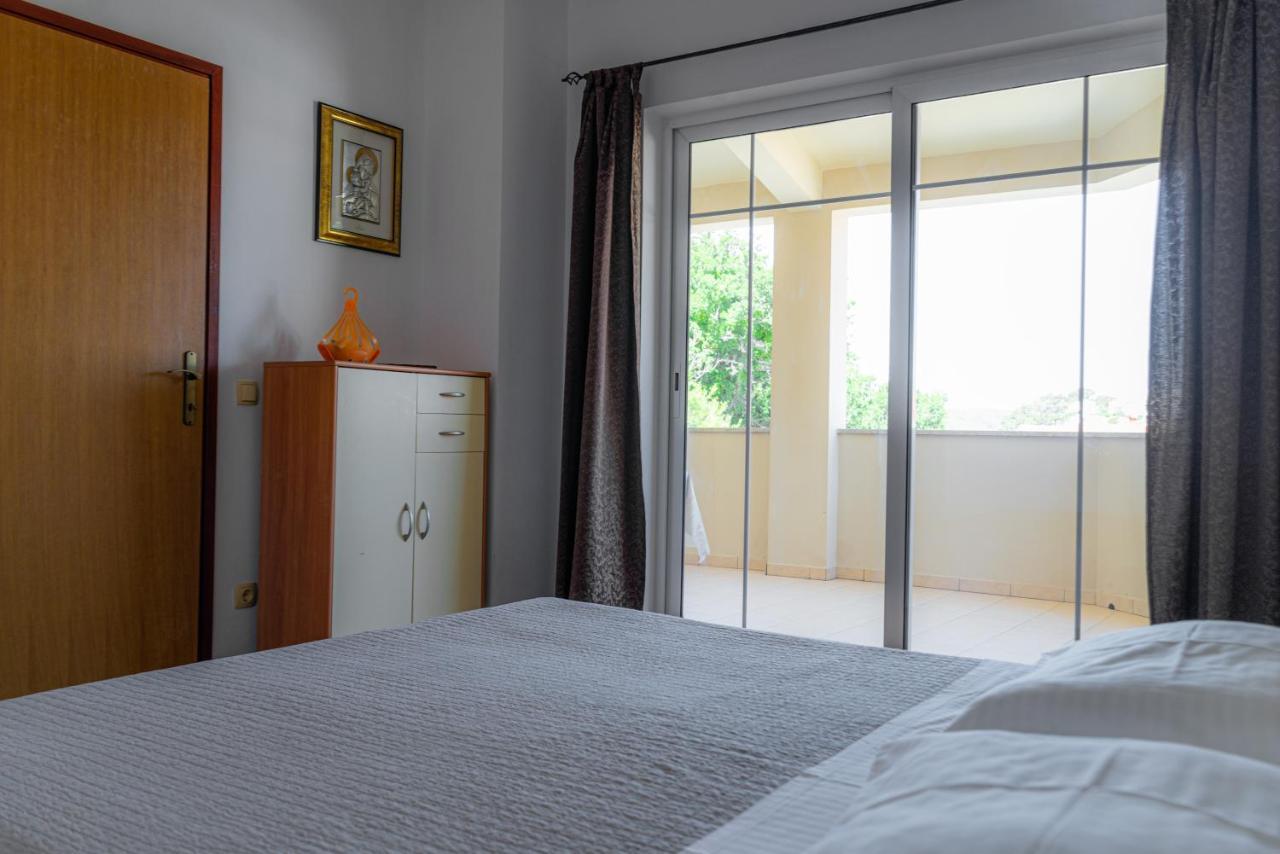 Apartments Kim Раб Екстериор снимка