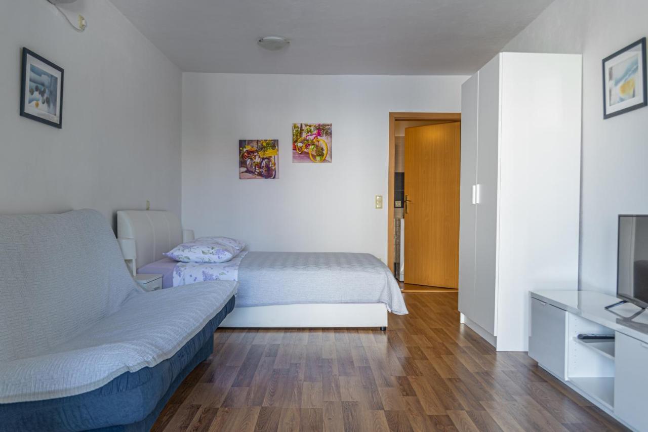 Apartments Kim Раб Екстериор снимка