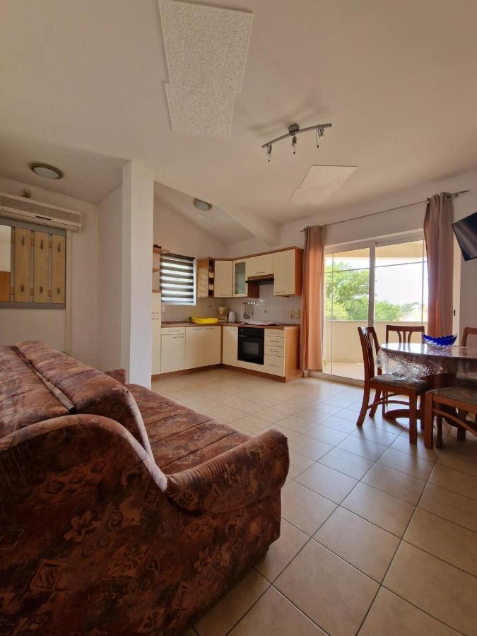 Apartments Kim Раб Екстериор снимка