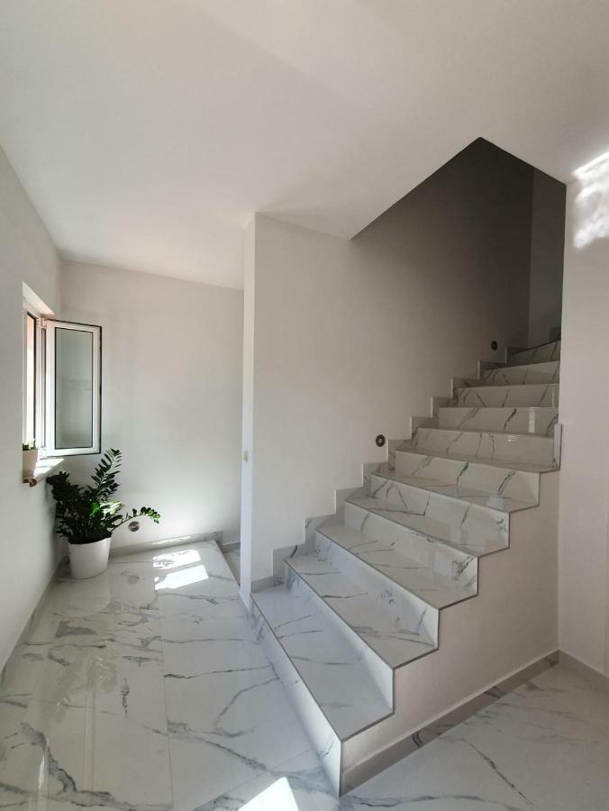 Apartments Kim Раб Екстериор снимка