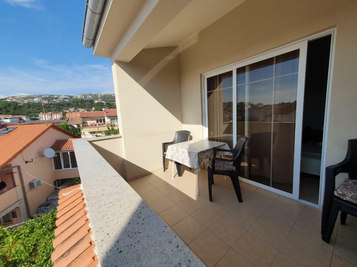 Apartments Kim Раб Екстериор снимка