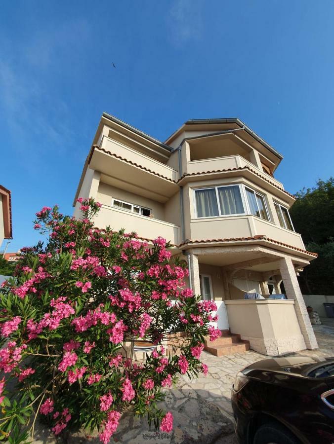 Apartments Kim Раб Екстериор снимка